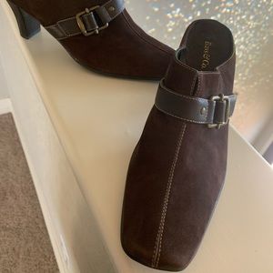 Bass Flex brown shadow suede buckle heels